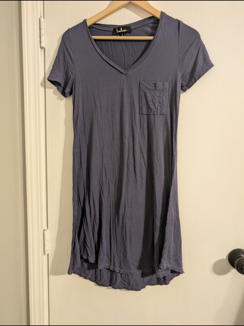 Lulu's Dusty Blue V‑Neck Pocket T‑Shirt Dress